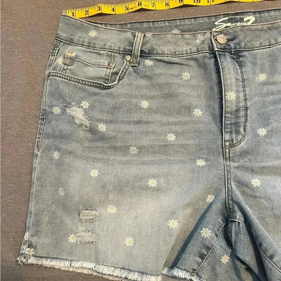 Seven 7 weekend shorts Jeans Daisy fray hem comfort stretch size 22 NWT - Picture 3 of 7